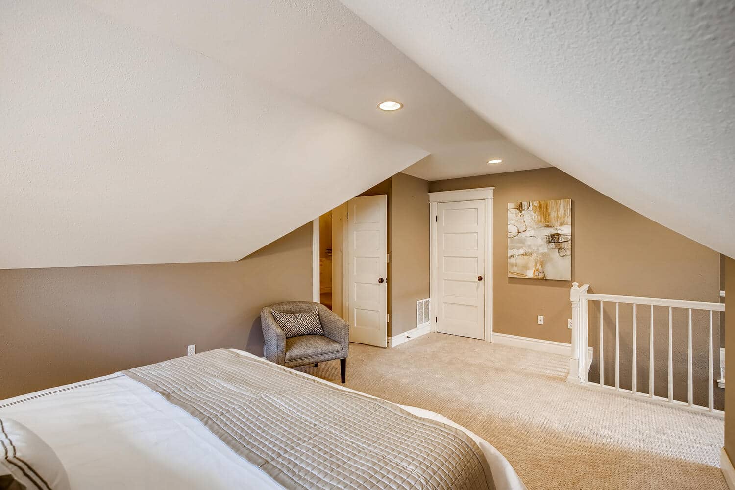 1325-S-York-St-Denver-CO-80210-large-016-012-Primary-Bedroom-1500x1000-72dpi