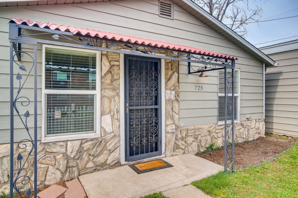 3296-S-Washington-Englewood-CO-large-010-008-Exterior-Front-Entry-1500x1000-72dpi-1024x683