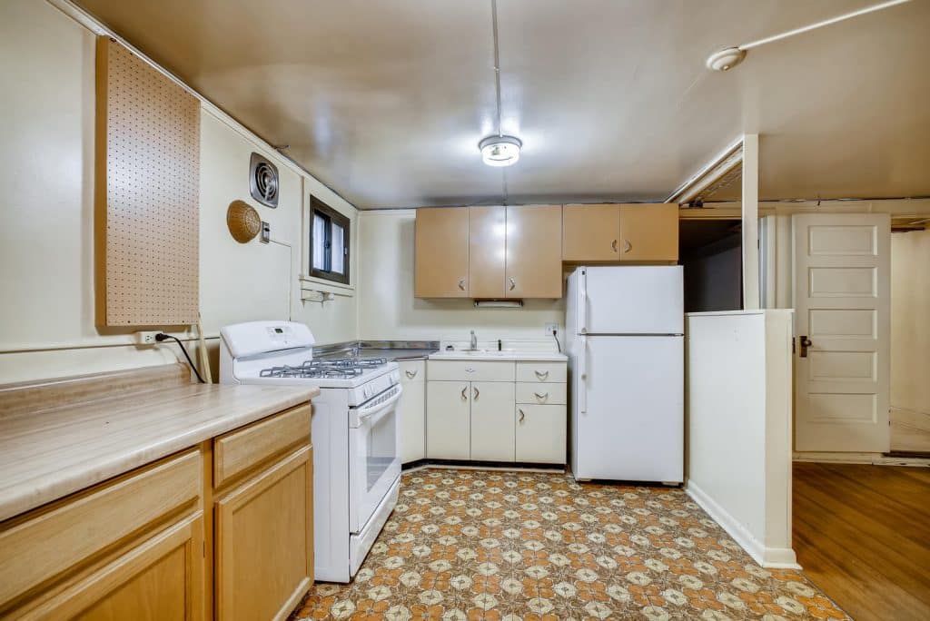 501-S-Downing-St-Denver-CO-large-022-019-Lower-Level-Kitchenette-1498x1000-72dpi-1024x684