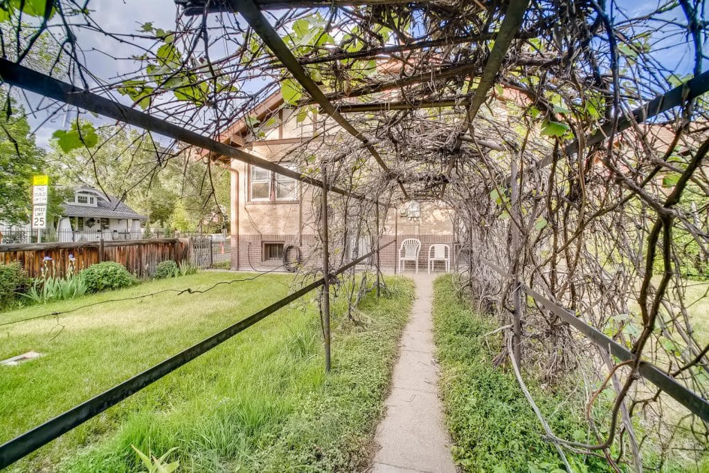 501-S-Downing-St-Denver-CO-large-025-025-Back-Yard-1499x1000-72dpi-1024x684
