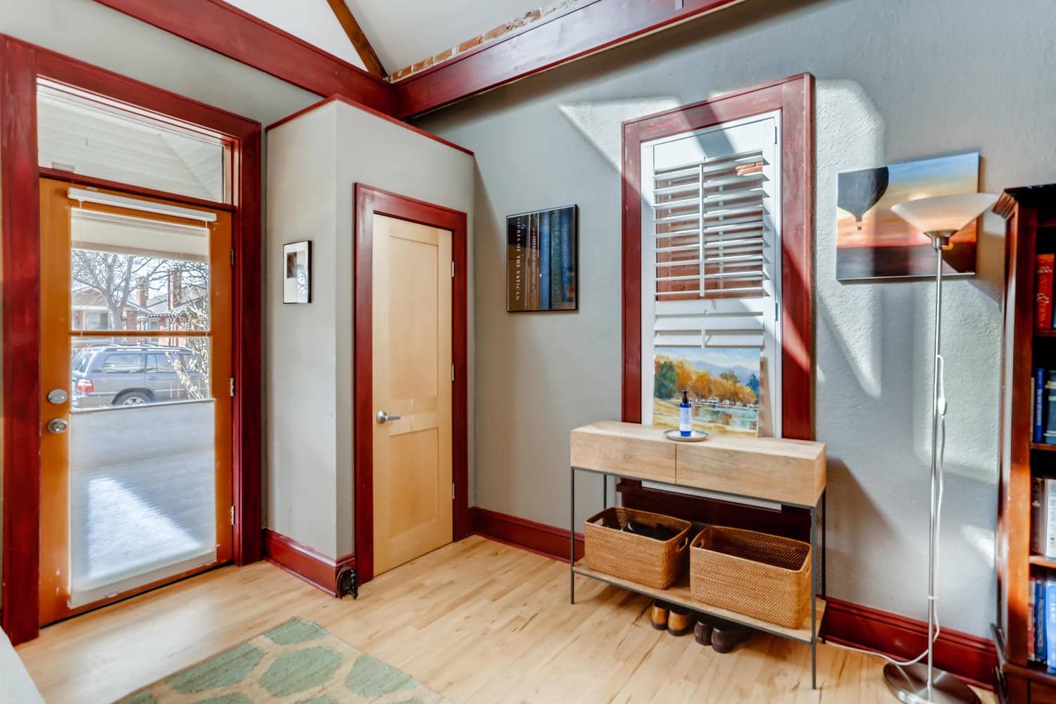 584-S-Pennsylvania-St-Denver-large-004-002-Foyer-1500x1000-72dpi