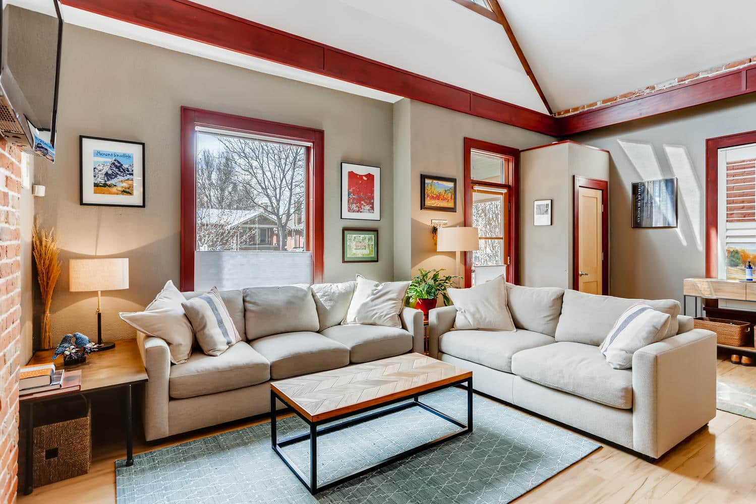 584-S-Pennsylvania-St-Denver-large-006-015-Living-Room-1500x1000-72dpi