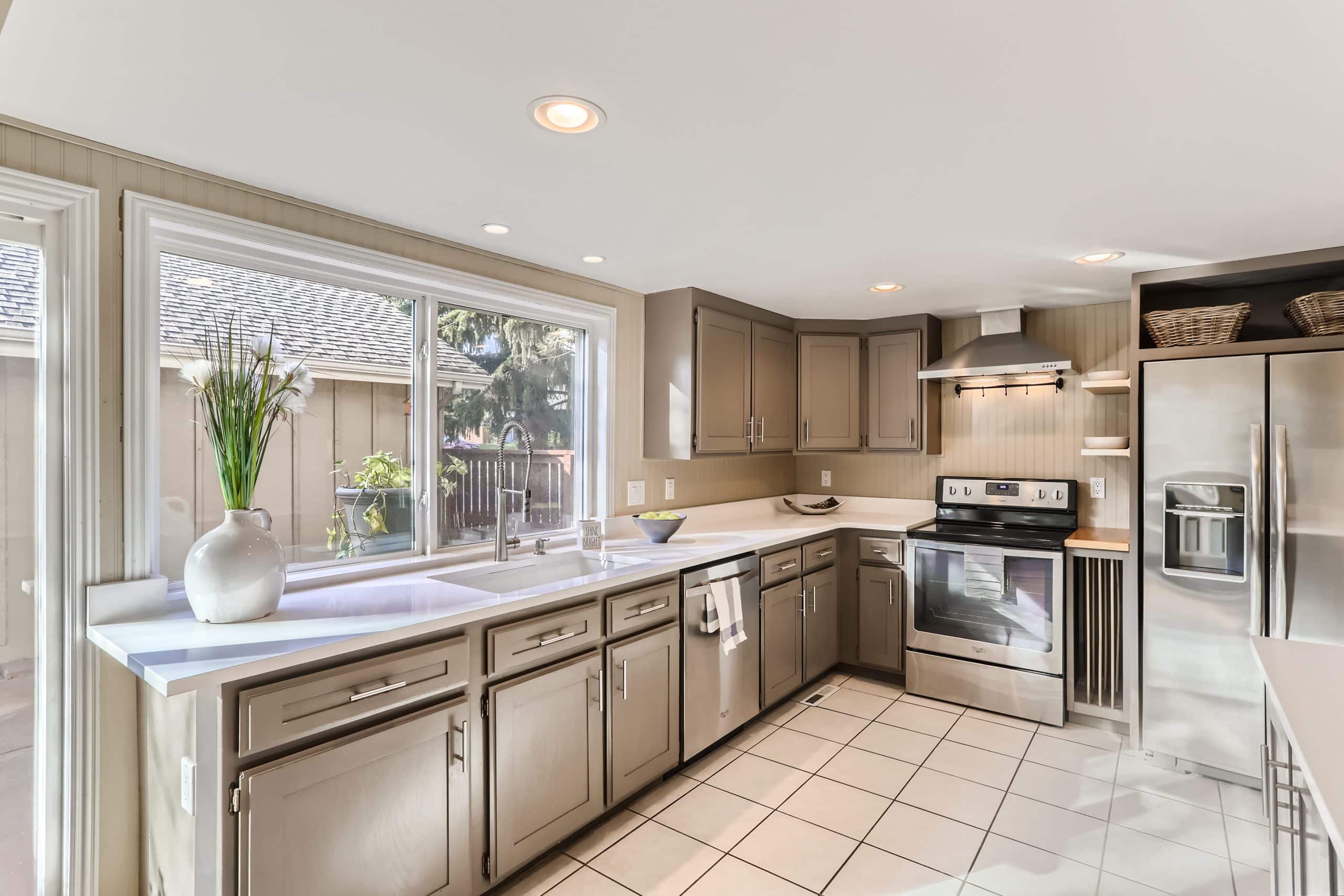 18 Kitchen