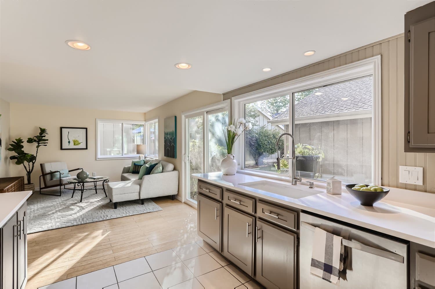 7625 S Rosemary Circle - Web Quality - 008 - 15 Kitchen