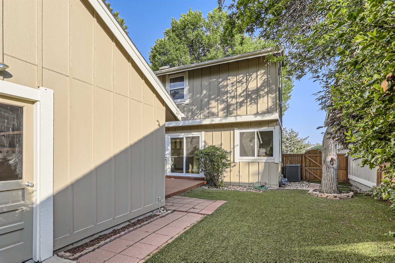 7625 S Rosemary Circle - Web Quality - 026 - 44 Exterior Rear