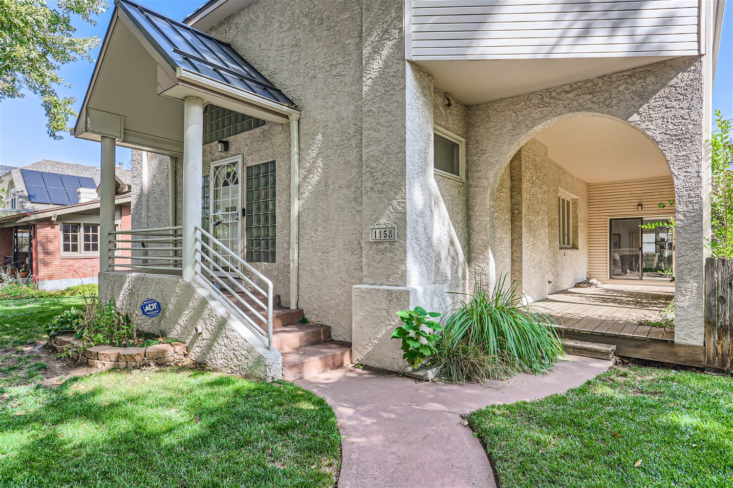 1158 S Vine St - Web Quality - 002 - 05 Exterior Front Entry