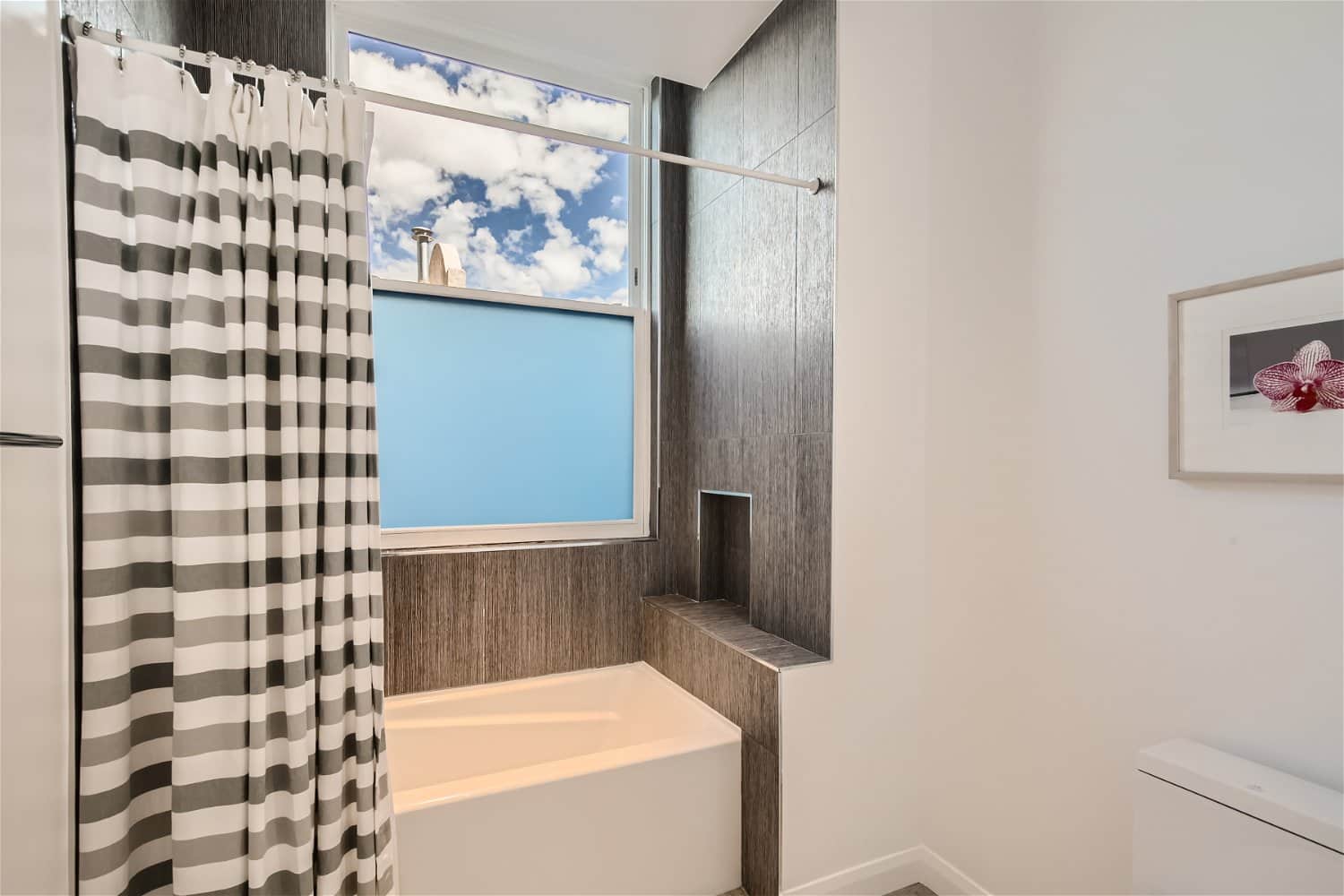 275 S Garfield St - Web Quality - 031 - 35 Jack and Jill Bathroom