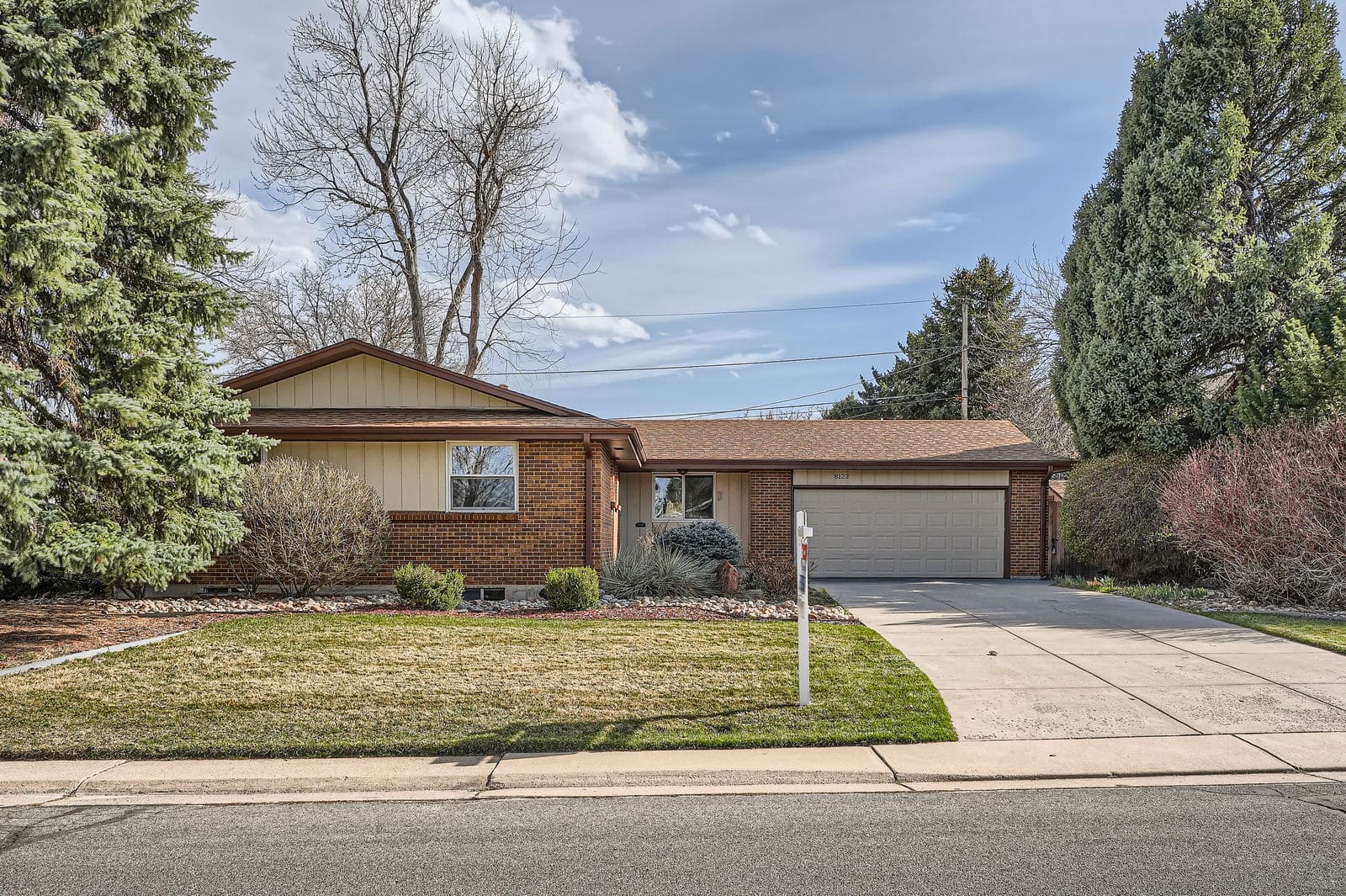 8122 W Woodard Drive - Web Quality - 002 - 03 Exterior Front