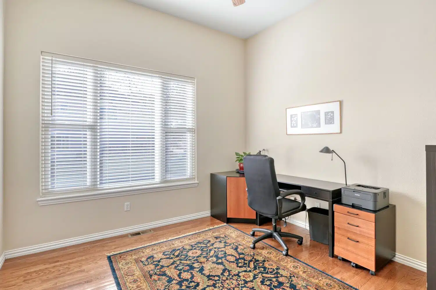 1011 S Valentia St 132 - Web Quality - 009 - 09 Office