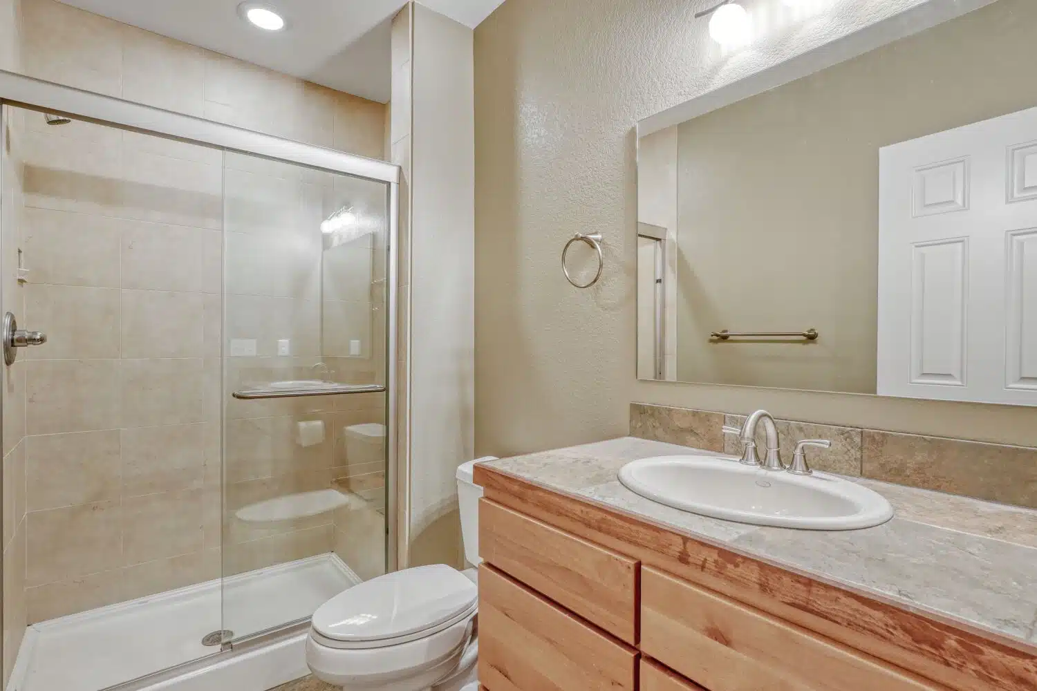 1011 S Valentia St 132 - Web Quality - 024 - 24 Bathroom