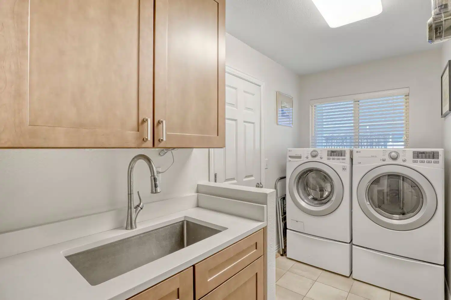 1011 S Valentia St 132 - Web Quality - 026 - 26 Laundry Room