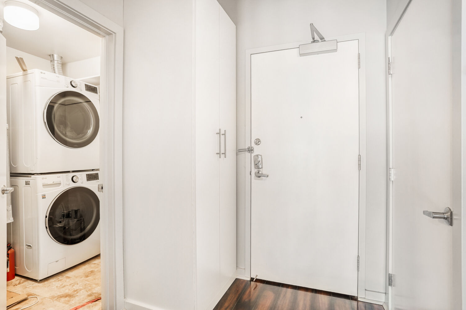 275 S Harrison St #208 - Web Quality - 003 - 03 Foyer