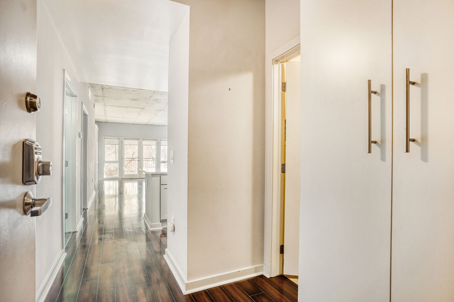 275 S Harrison St #208 - Web Quality - 004 - 04 Foyer