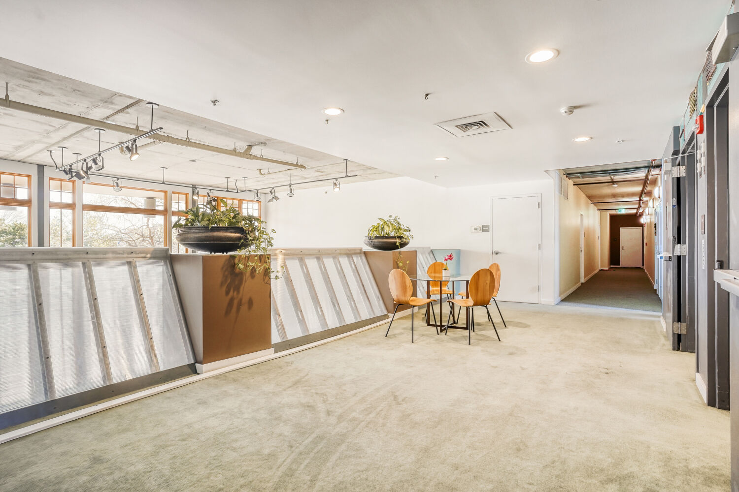 275 S Harrison St #208 - Web Quality - 005 - 05 Foyer