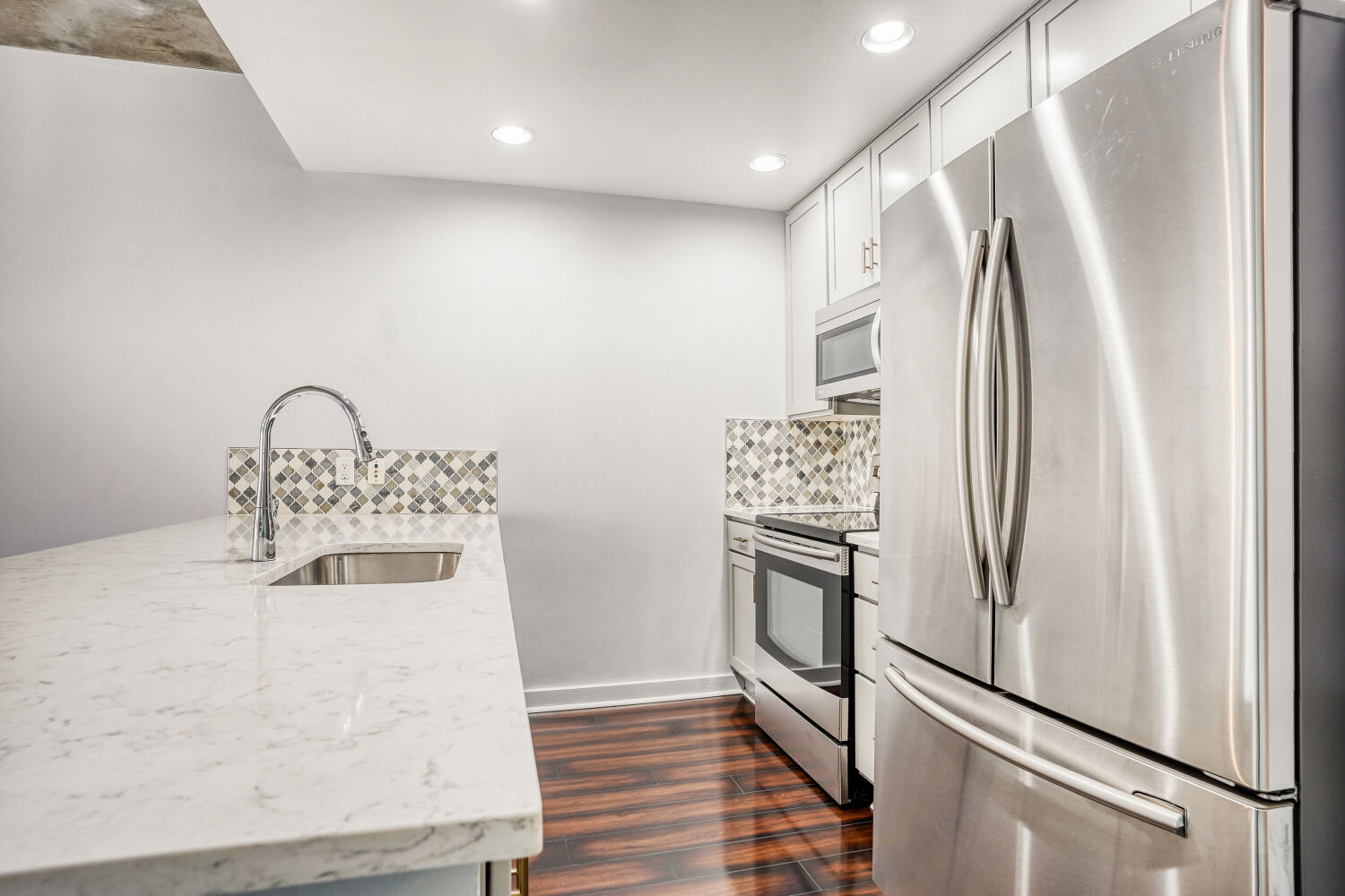 275 S Harrison St #208 - Web Quality - 014 - 14 Kitchen