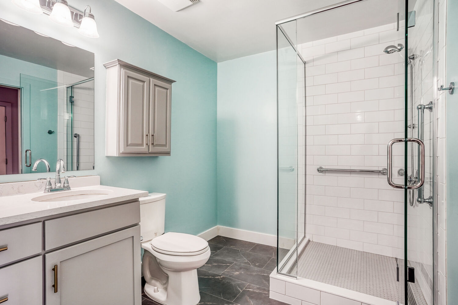 275 S Harrison St #208 - Web Quality - 022 - 22 Primary Bathroom